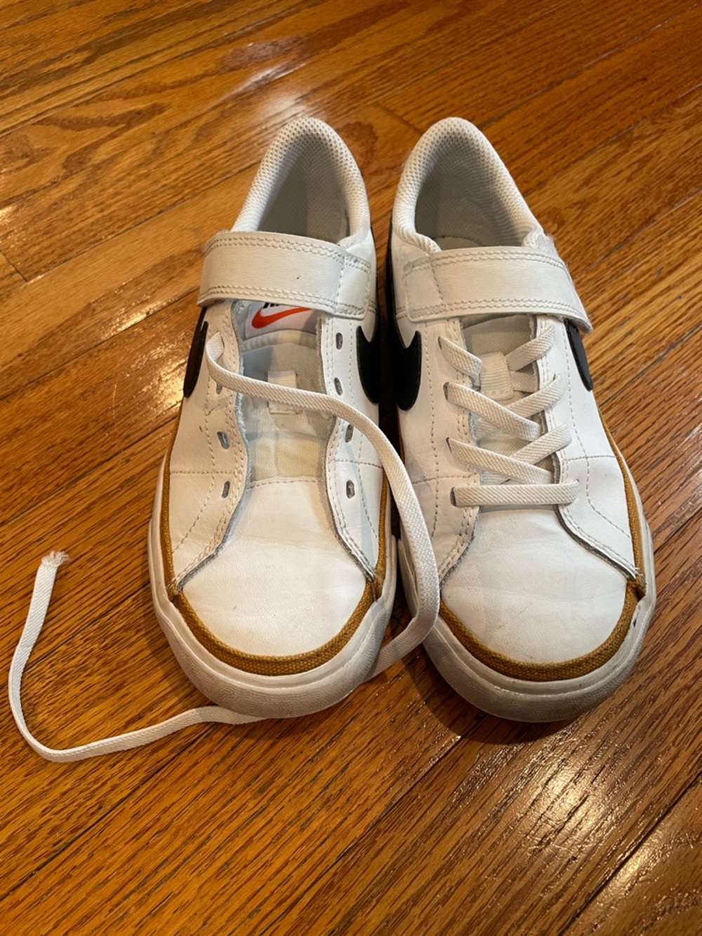Nike Kids White & Brown Accent Low-Top Sneakers